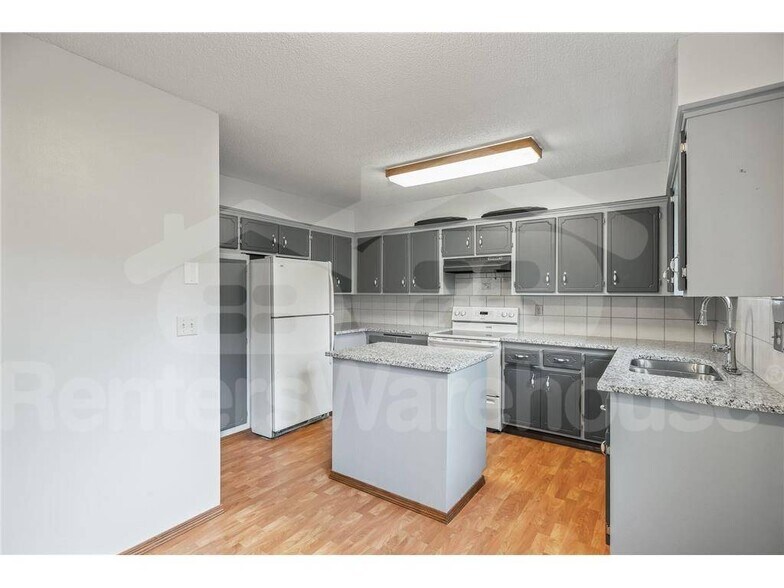 Building Photo - 1360 Adams St S