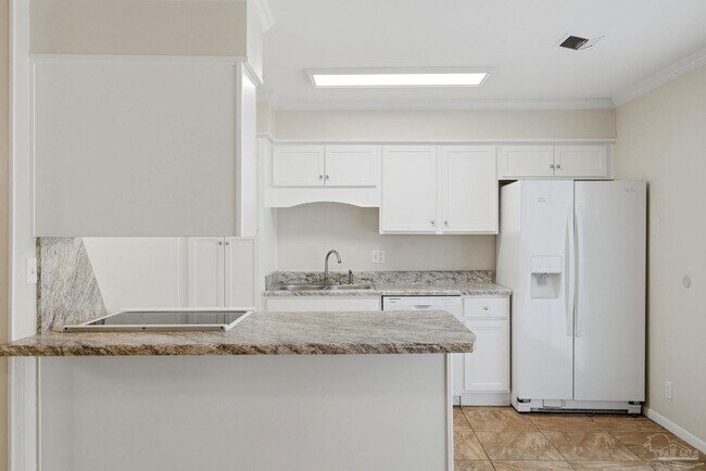 Building Photo - 5641 Hibiscus Rd