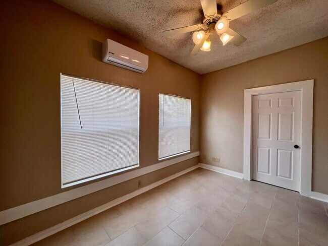 Building Photo - 2016 Rosario St