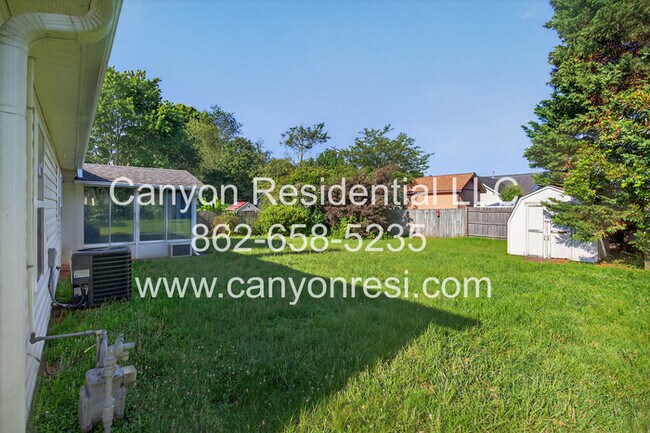 Building Photo - 2035 Ardmore Village Ln