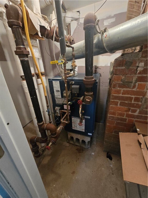 Building Photo - 41 Maple St