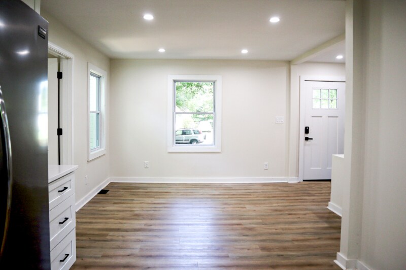 Building Photo - 2721 Mayflower Rd