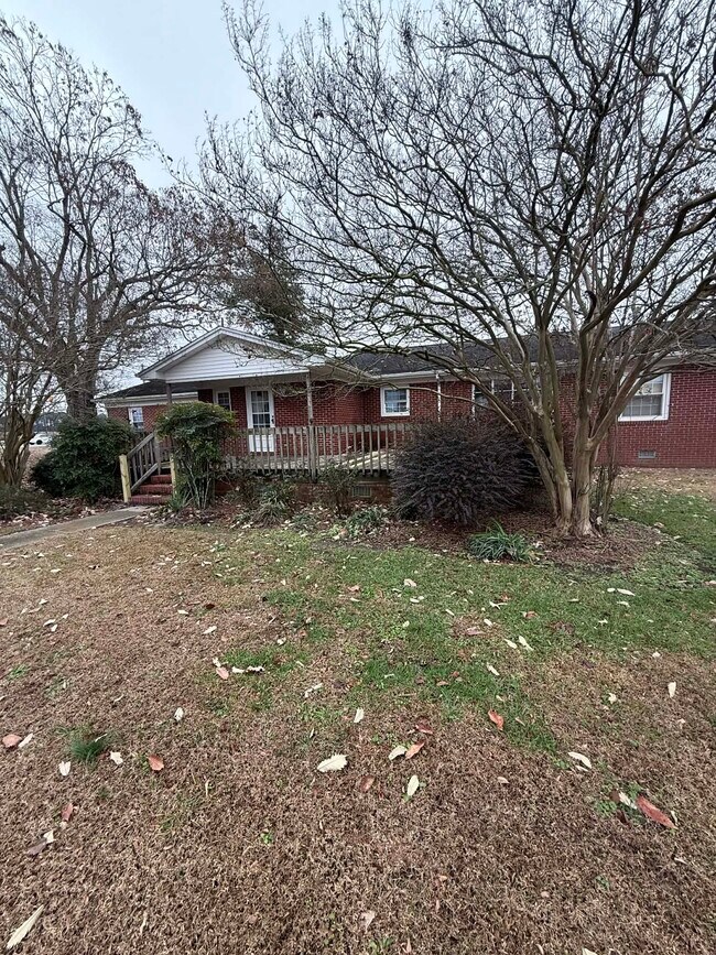 Building Photo - 5110 US Hwy 13 S