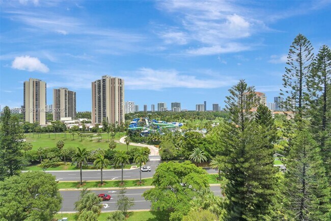 Building Photo - 20100 W Country Club Dr