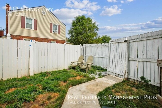 Building Photo - 5812 N Kings Hwy