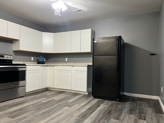 Building Photo - 13301 Kanis Rd