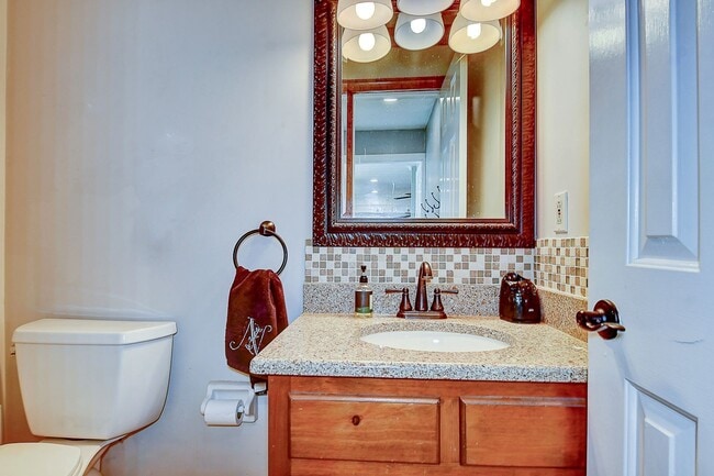 Building Photo - Spacious Ranch in Hickory