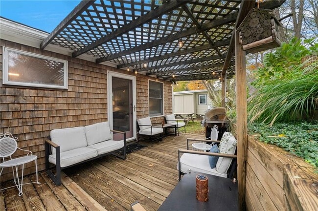 Building Photo - 63 Buoy St