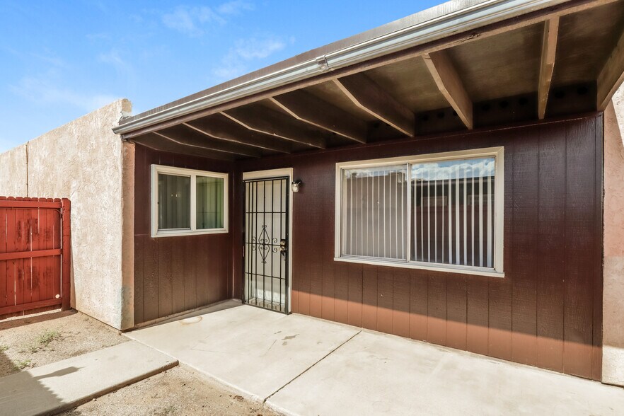 Building Photo - Alvernon Plaza