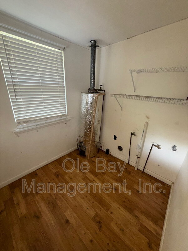 Building Photo - 305 Chidester Ave