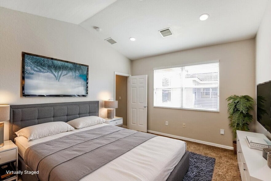 Building Photo - 1911 SE 14th Ct