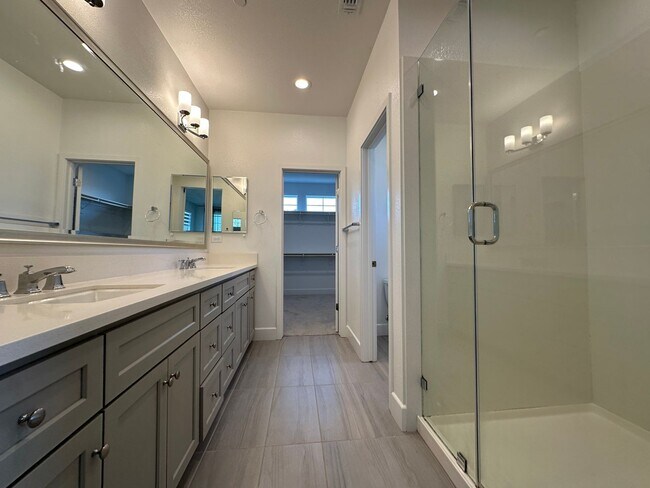 Building Photo - Spacious 4 Bed 2.5 Bath Home in Mountain House with Solar!