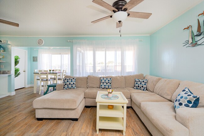 Building Photo - 4000 Gulf Terrace Dr