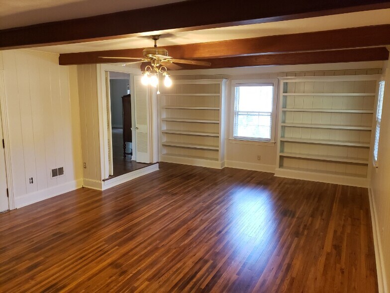 Building Photo - 5390 Walnut Grove Rd