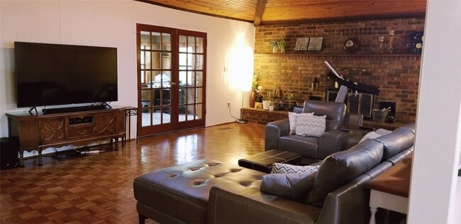 Building Photo - 101 SW Campbell Rd