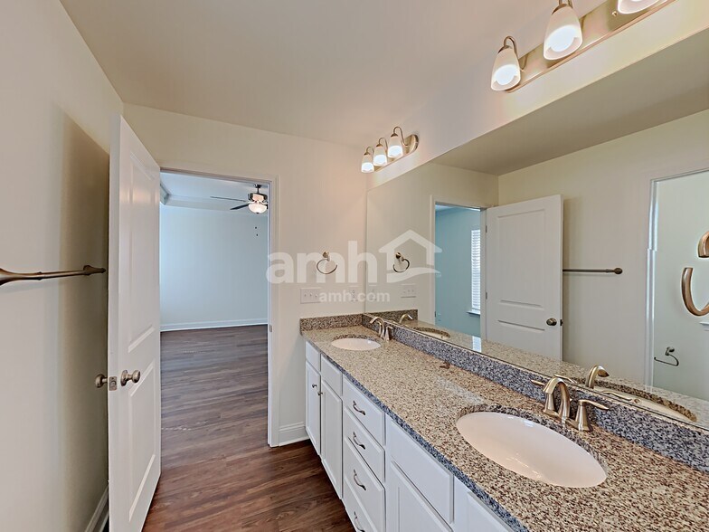 Building Photo - 406 Levon Ct