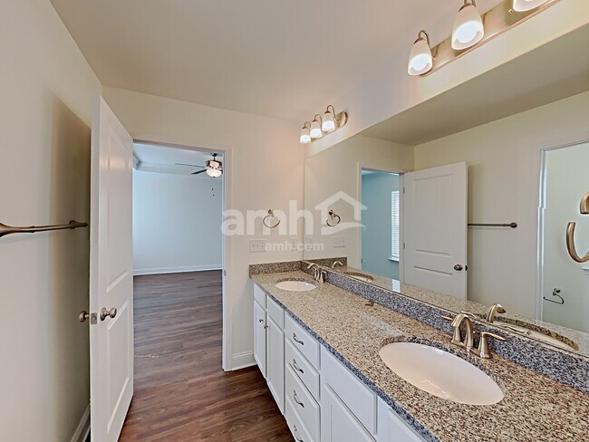 Building Photo - 406 Levon Ct