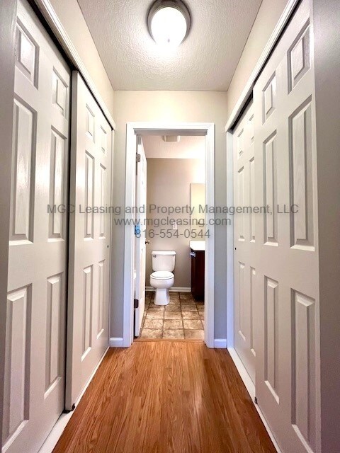 Building Photo - 8426 N Ava Ave