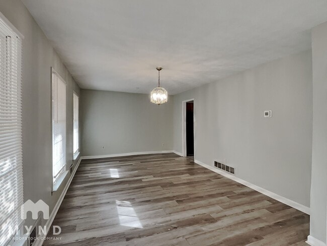 Building Photo - 1687 Coronet Dr