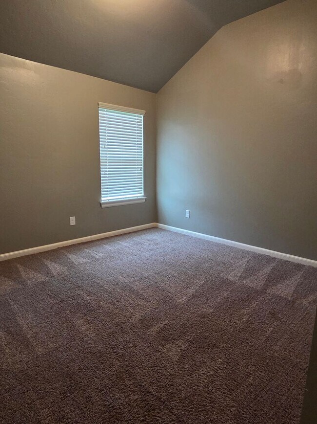 Building Photo - TAKE A LOOK AT YOUR NEW HOME!!!