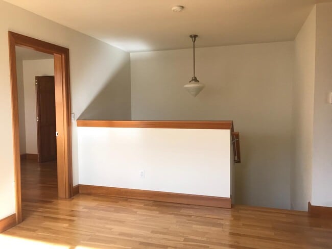 Building Photo - 3911 NE 9th Ave