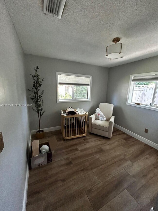 Building Photo - 15660 SW 100th Ave