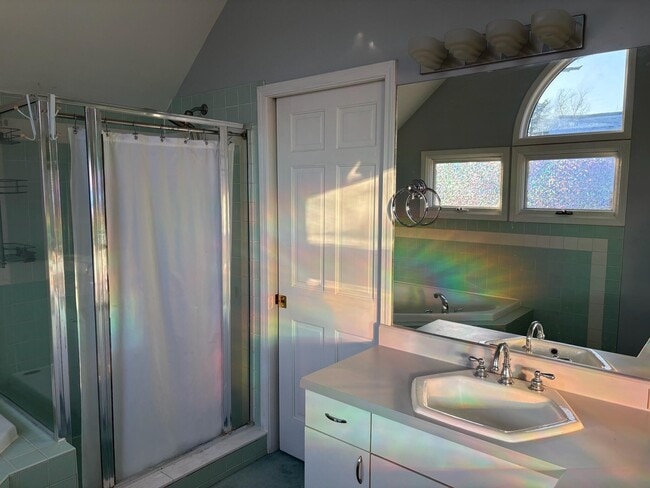 Building Photo - 433 McKinley St