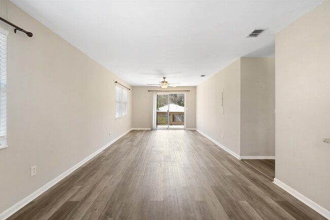 Building Photo - 207 9th St