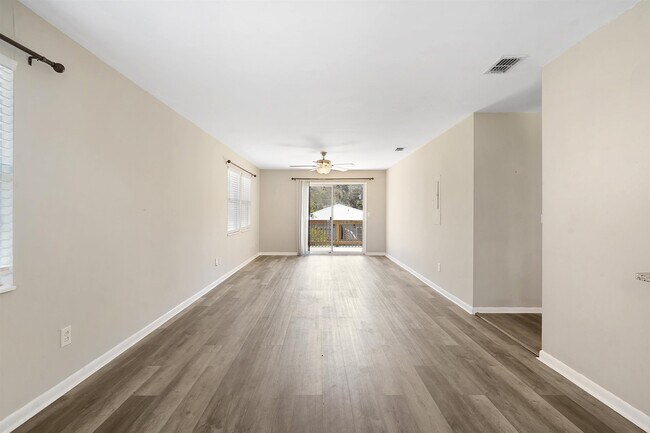 Building Photo - 207 9th St