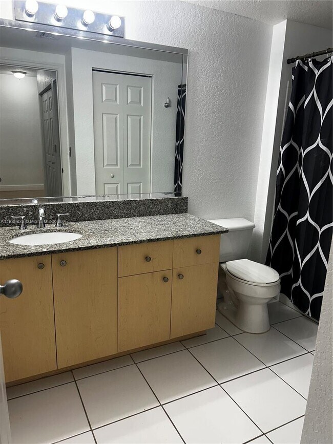 Building Photo - 2549 Centergate Dr