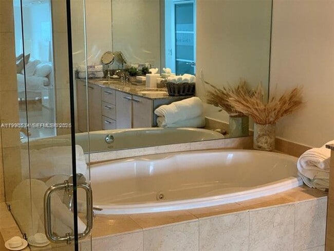 Building Photo - 1830 S Ocean Dr