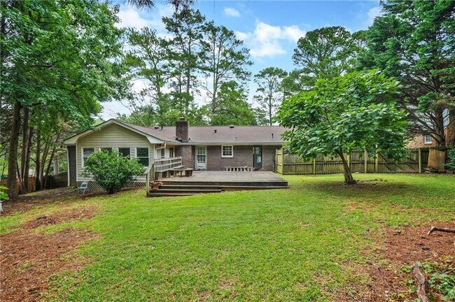 Building Photo - 2041 Collinswood Dr