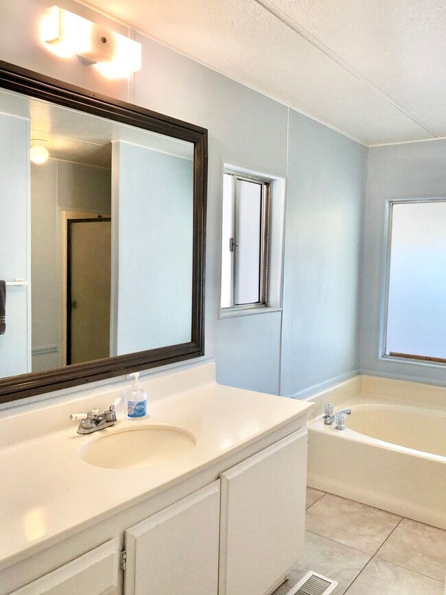 Building Photo - Awesome Updated Single Story in The Darling "Farm" Community of Wildomar, Close to Everything, bu...