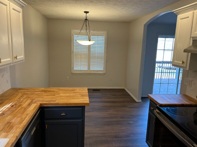 Building Photo - 3371 W Erie St