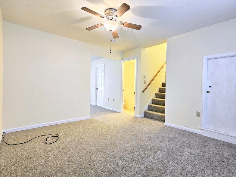 Building Photo - 38 Brookfield Rd