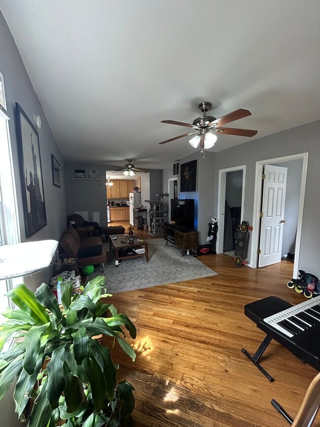 Primary Photo - 1617 N Hudson Ave
