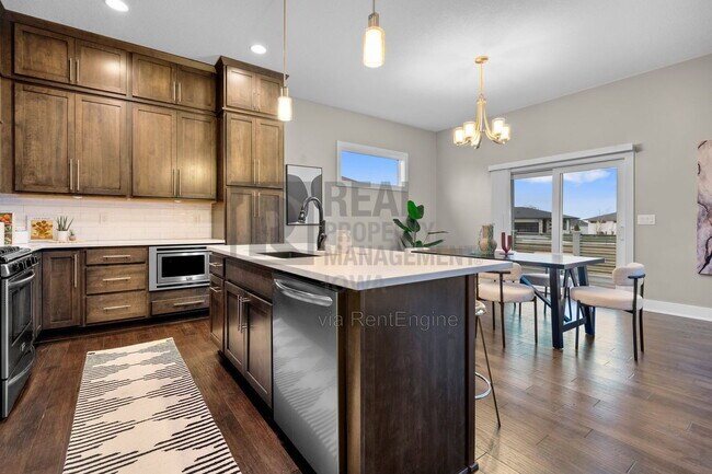 Building Photo - 16893 Madison Cir