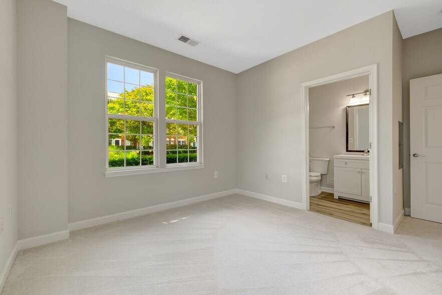 Building Photo - 42421 Rockrose Sq