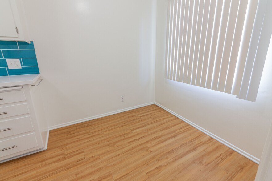 Building Photo - 667 Levering Ave