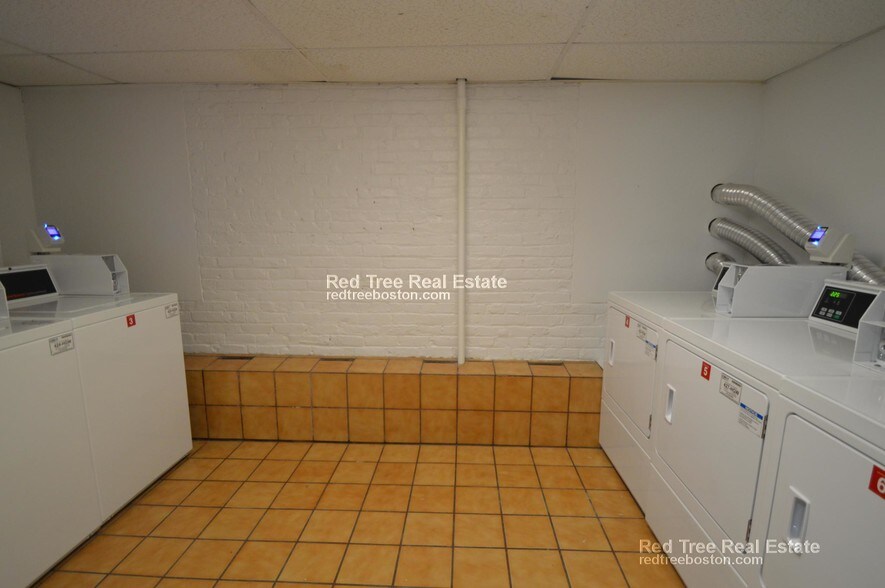 Building Photo - 19 Peterborough St