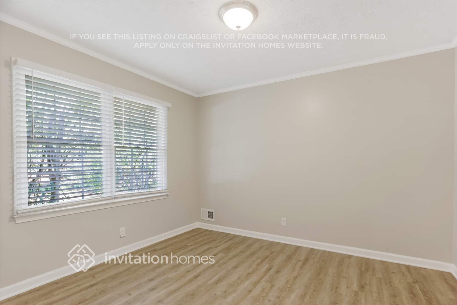 Building Photo - 2180 Pinewood Dr