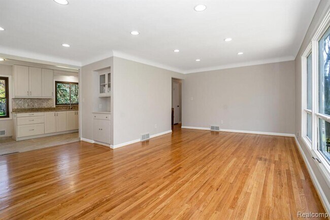 Building Photo - 2700 Colonial Way
