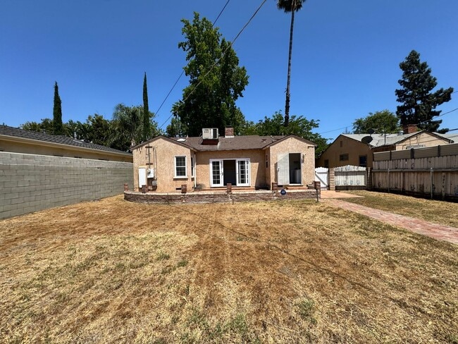 Building Photo - Beautiful Sherman Oaks Home!