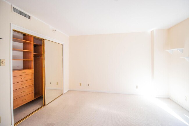 Building Photo - 101 Lombard St