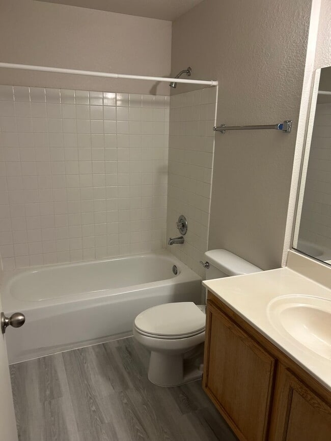 Building Photo - ***Rock Springs 2 Upper Level, Unfurnished, 2 Bedroom, 2 Bath Condo***