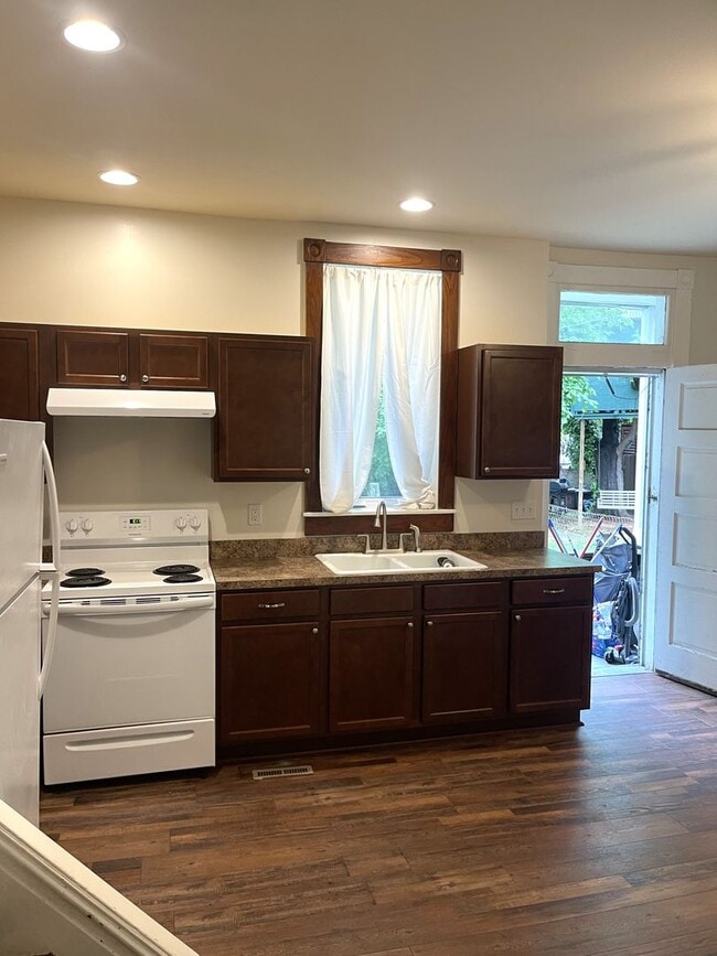 Building Photo - 2-story duplex | 4 bedrooms and 2 full bathrooms