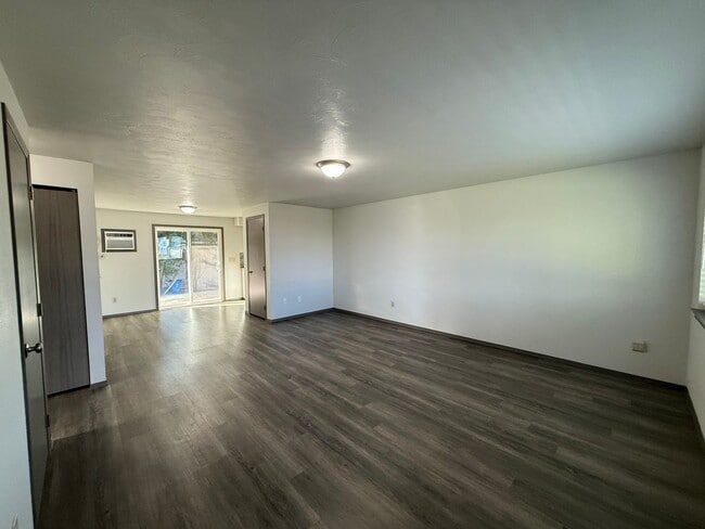 Building Photo - Valley 3 bed 1.5 bath