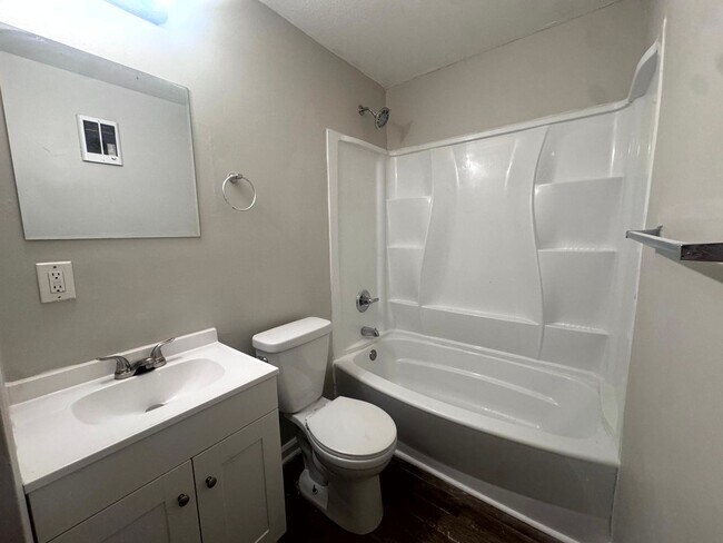 Building Photo - 927 Fiske Dr