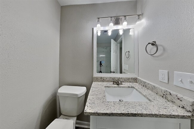 Building Photo - 10723 Forest Leaf Dr