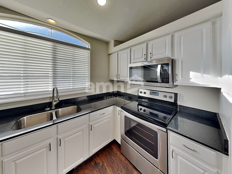 Building Photo - 8359 Sawtooth Oak Dr